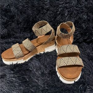 Women's Black & Tan Sandals